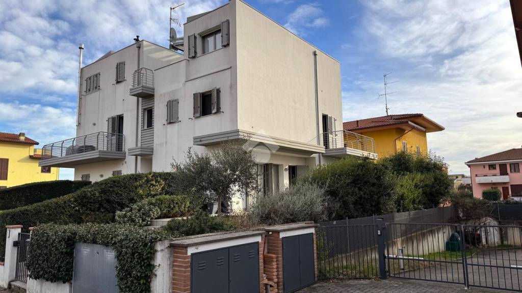 Appartamento in vendita a Riolo Terme via Nenni, 81
