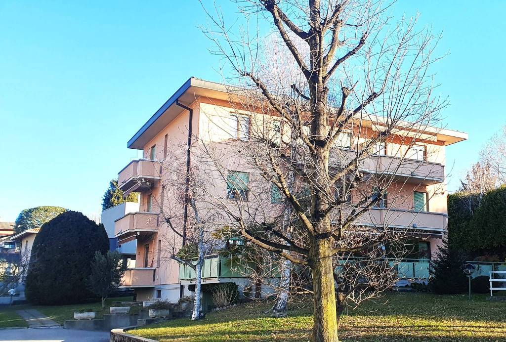 Appartamento in vendita a Villa Guardia via Varesina, 16