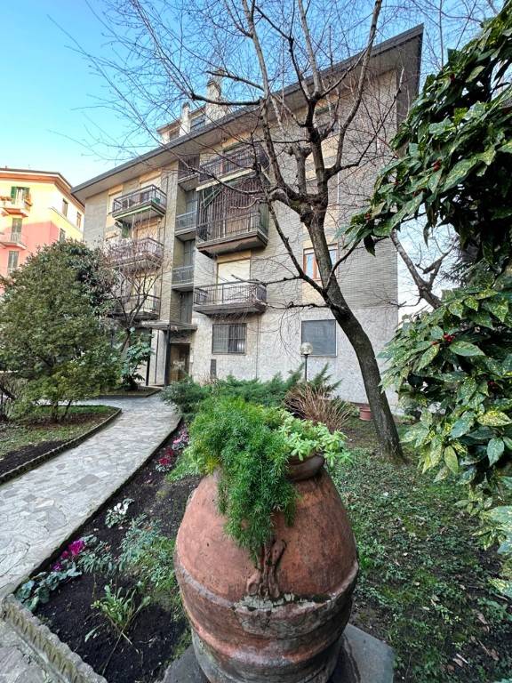 Appartamento in vendita a Milano via Bernina, 43