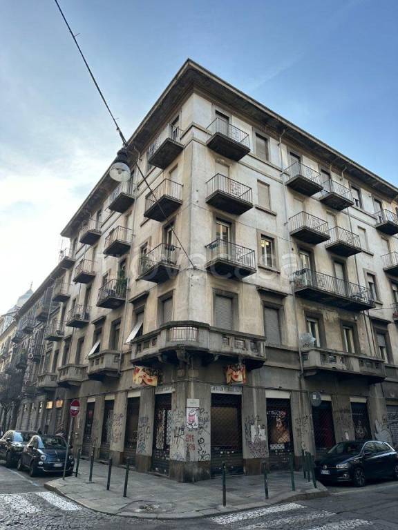 Negozio in vendita a Torino via San Pio V, 6