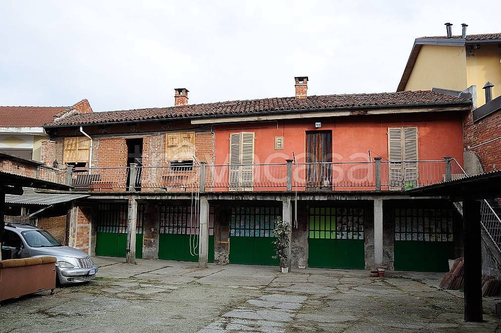 Casa Indipendente in vendita a Gassino Torinese corso Italia, 51
