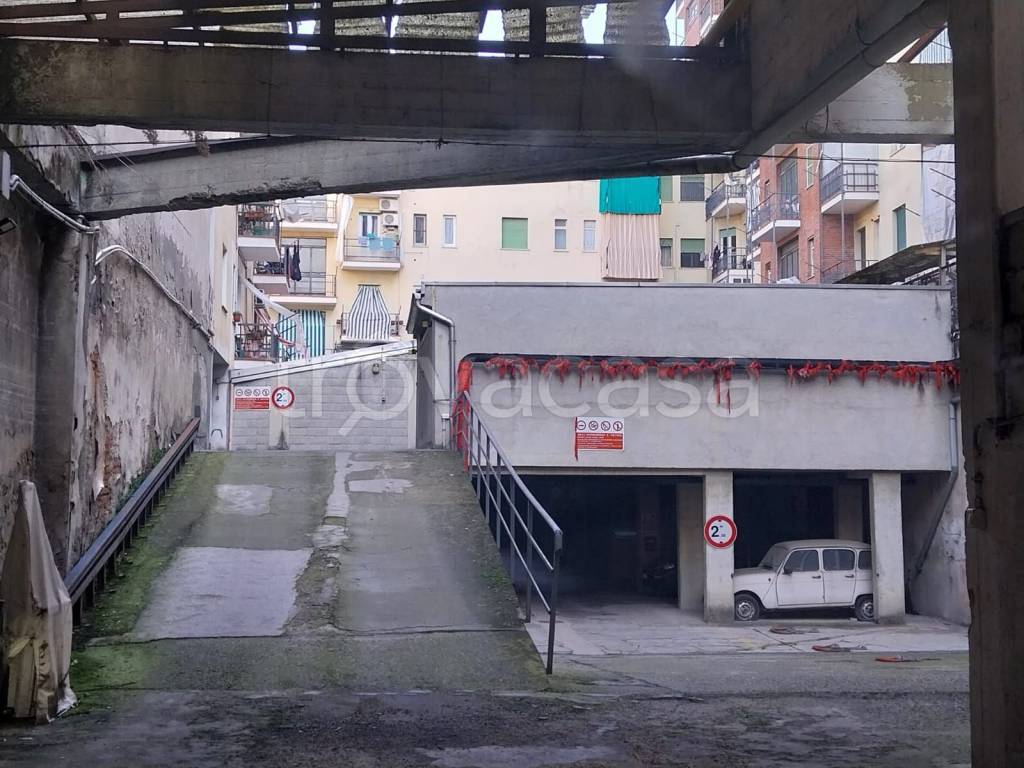 Garage in affitto ad Alessandria via Raffaele Lumelli, 11