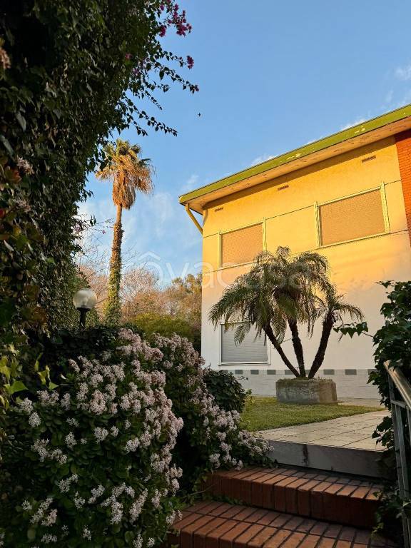 Villa in in vendita da privato a Gravina di Catania via Renzo De Felice, 6