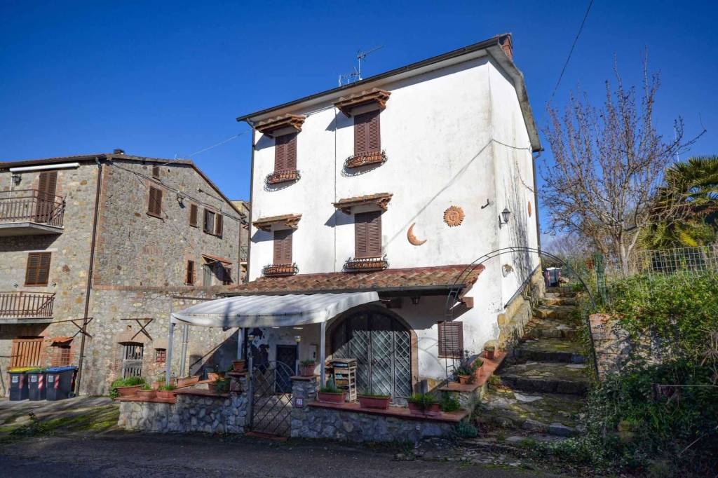 Villa in vendita a Monteleone d'Orvieto via delle Quercie