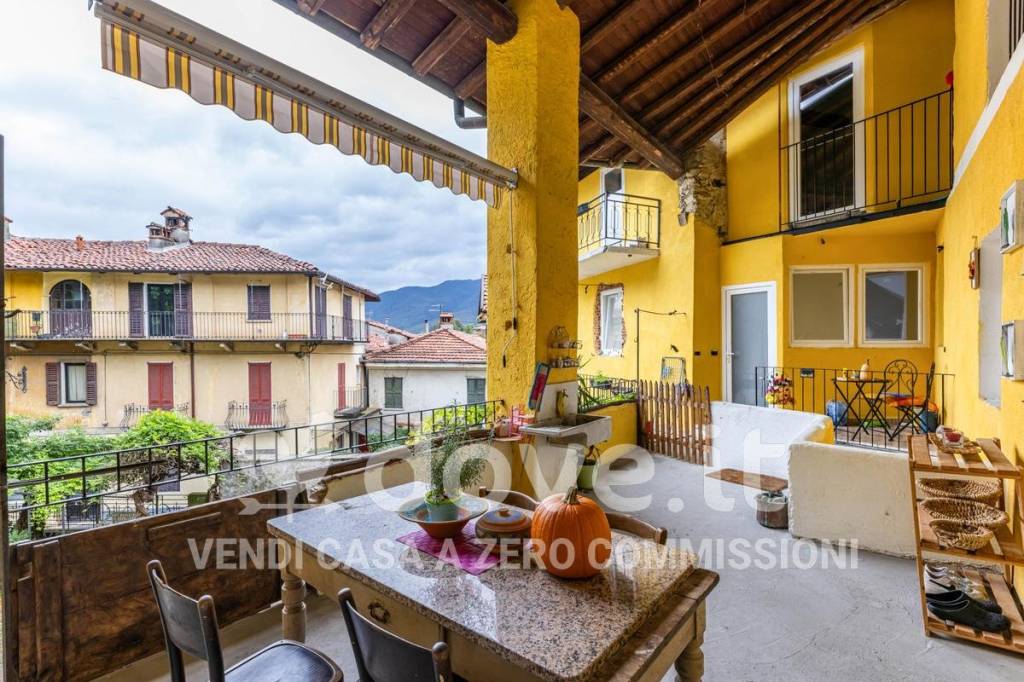 Appartamento in vendita ad Azzio via Biasini, 4