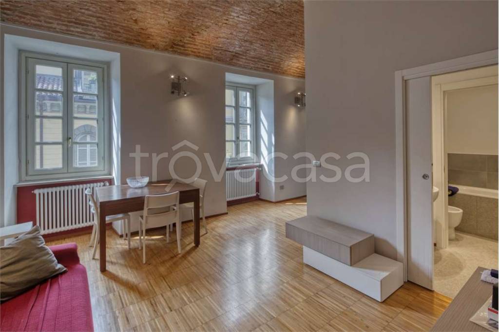 Appartamento in affitto a Torino via Carlo Alberto, 41