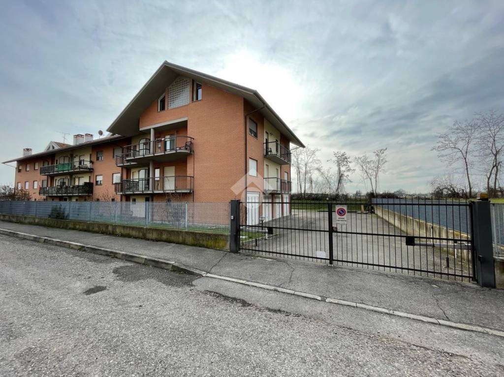 Appartamento in vendita a Voghera via Antonio Segni, 8