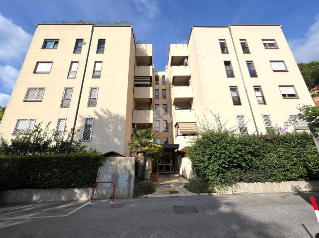 Appartamento in vendita a Roma via Nanchino, 215