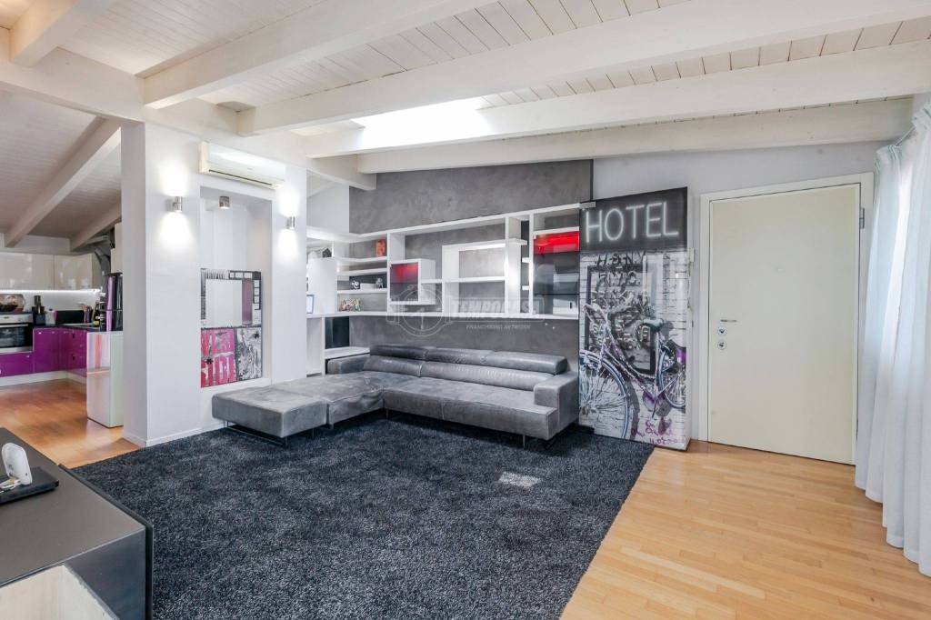 Appartamento in vendita a Milano via Carlo Imbonati
