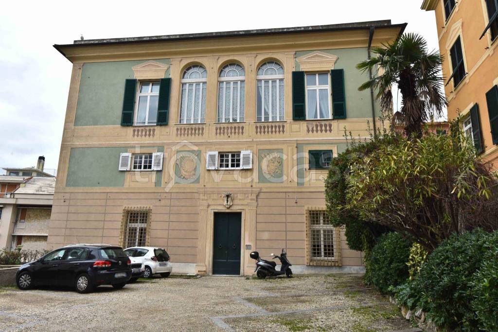 Appartamento in affitto a Genova via San Nazaro