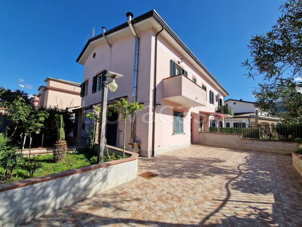 Villa a Schiera in vendita a Sant'Agata de' Goti piazza Trieste