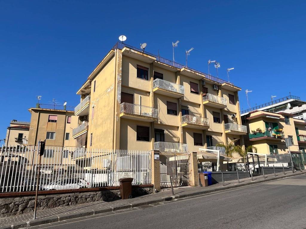 Appartamento in vendita a Pozzuoli via Solfatara, 15
