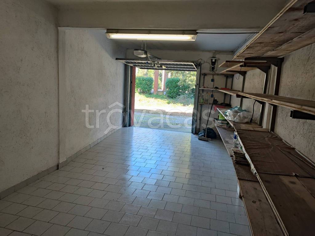 Garage in vendita a Torviscosa viale Roma