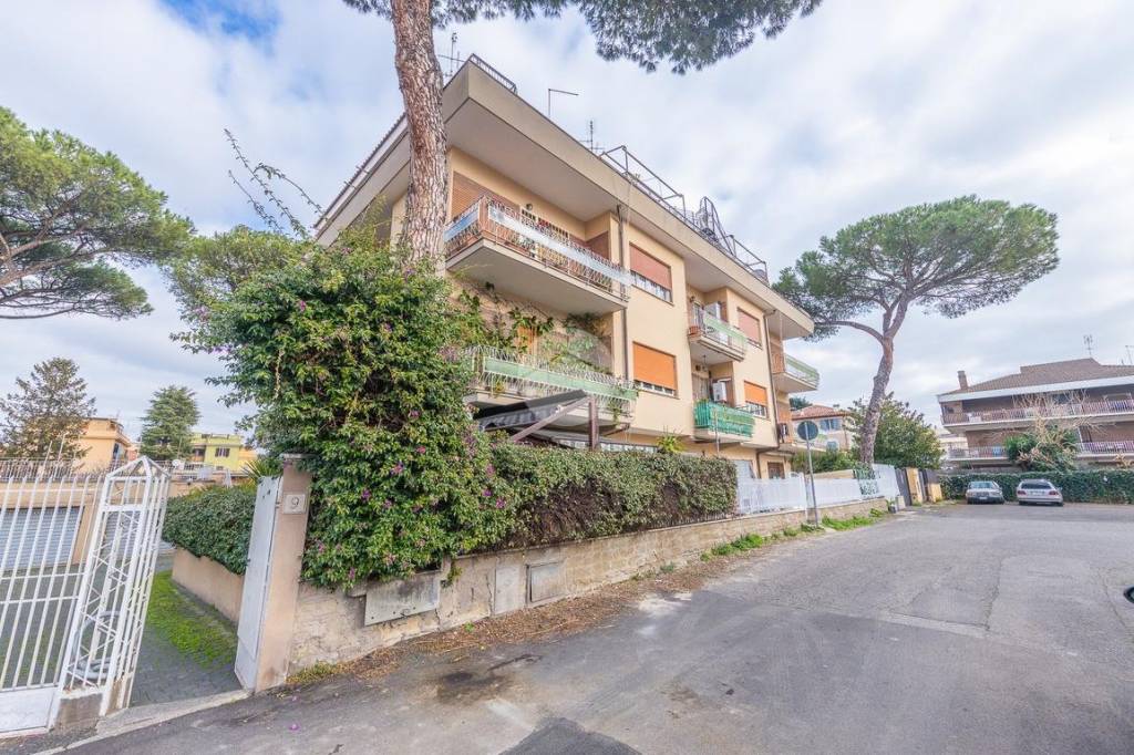 Appartamento in vendita a Roma via Lagonegro, 9