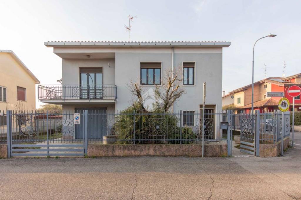 Villa in vendita a Lainate via risorgimento, 12