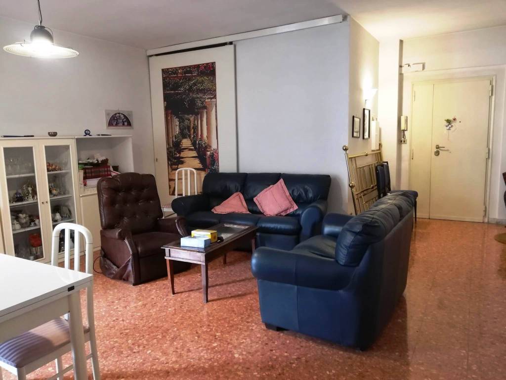 Appartamento in vendita a Roma via Ermenegildo Frediani, 32