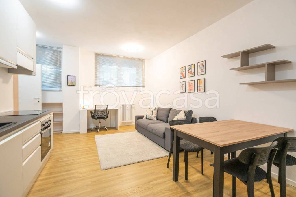 Appartamento in vendita a Milano via Giovanni Arrivabene, 11
