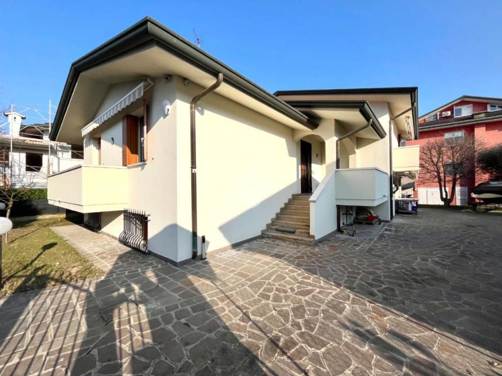 Villa in vendita a Ponte San Nicolò via Piave, 10