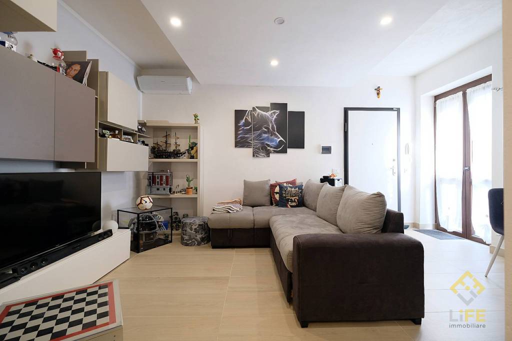 Appartamento in vendita a Cameri via Carlo Mazzucchelli, 36