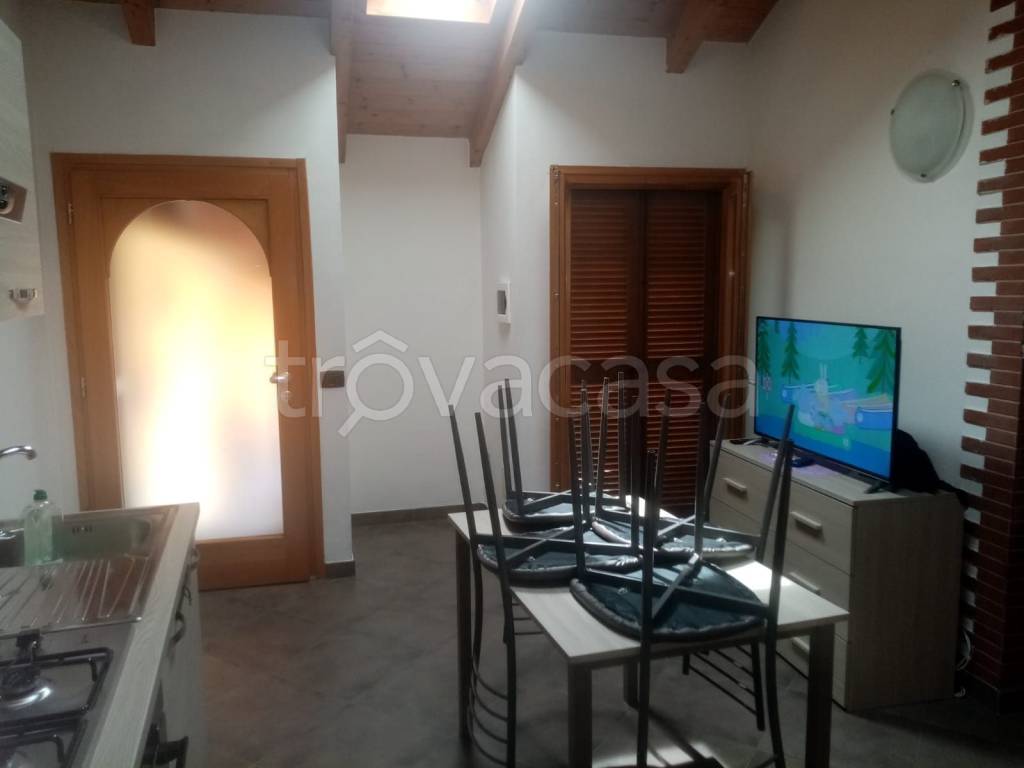 Appartamento in in affitto da privato a Somma Lombardo via Roma, 34