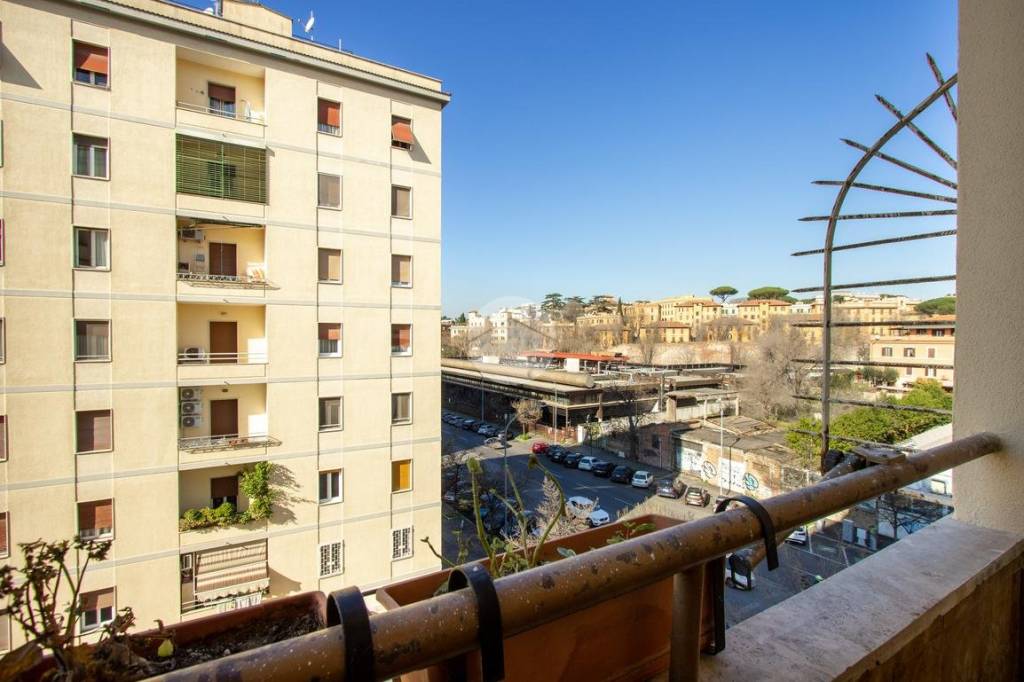 Appartamento in vendita a Roma viale Marco Polo, 36