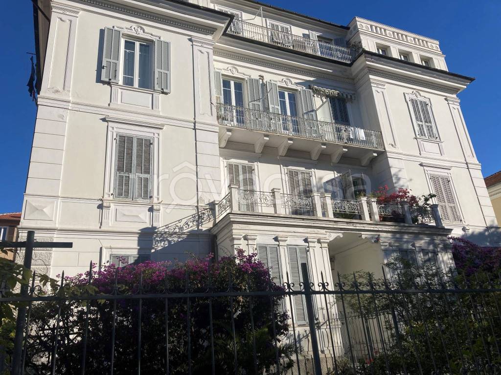 Appartamento in vendita ad Albenga viale Martiri della Libertà