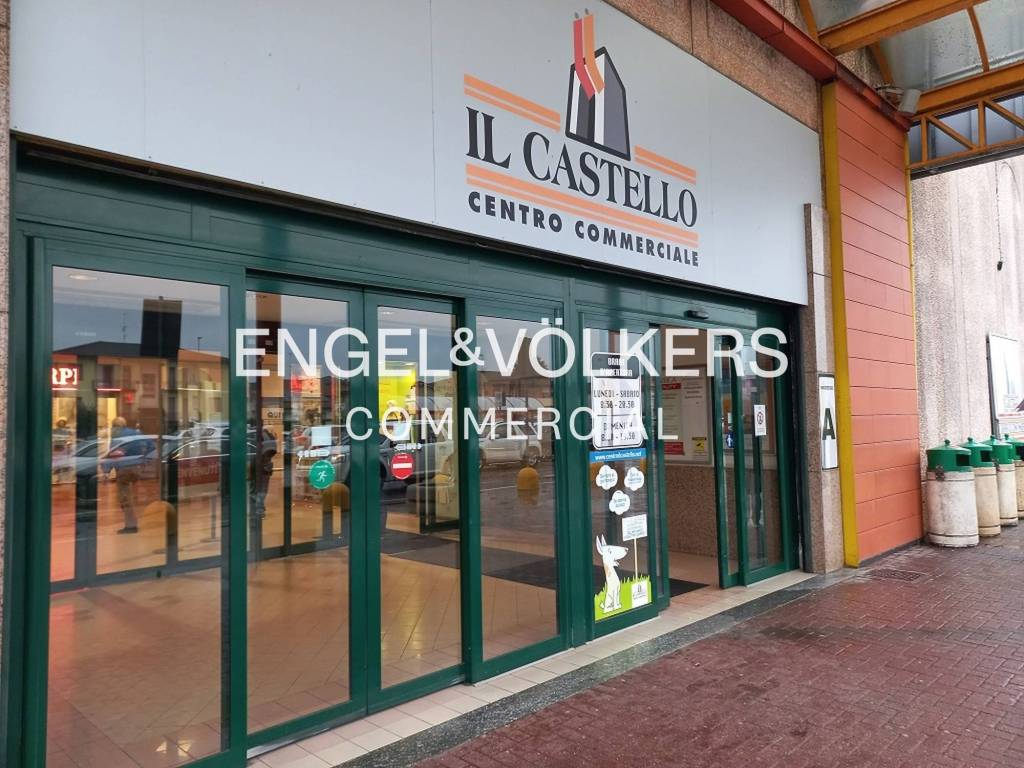 Negozio in vendita a Sant'Angelo Lodigiano viale Trento Trieste, 4