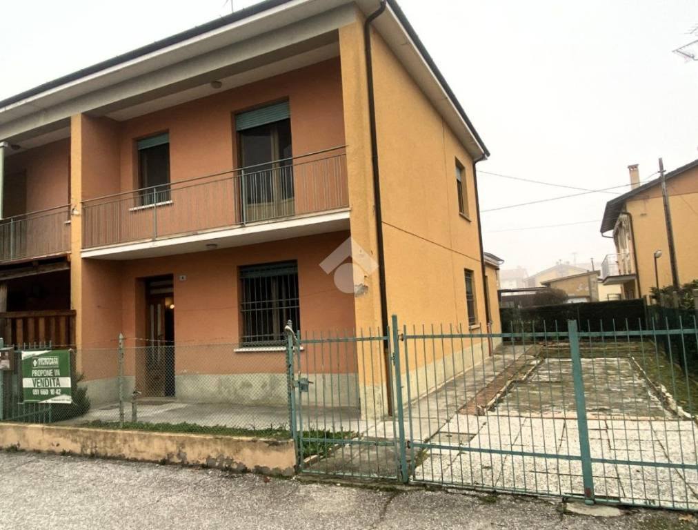 Villa Bifamiliare in vendita a Malalbergo via Leoncavalli, 4