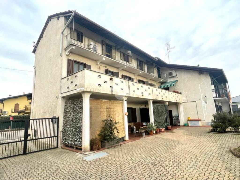 Casa Indipendente in vendita a Bellinzago Novarese via Don Minzoni, 77