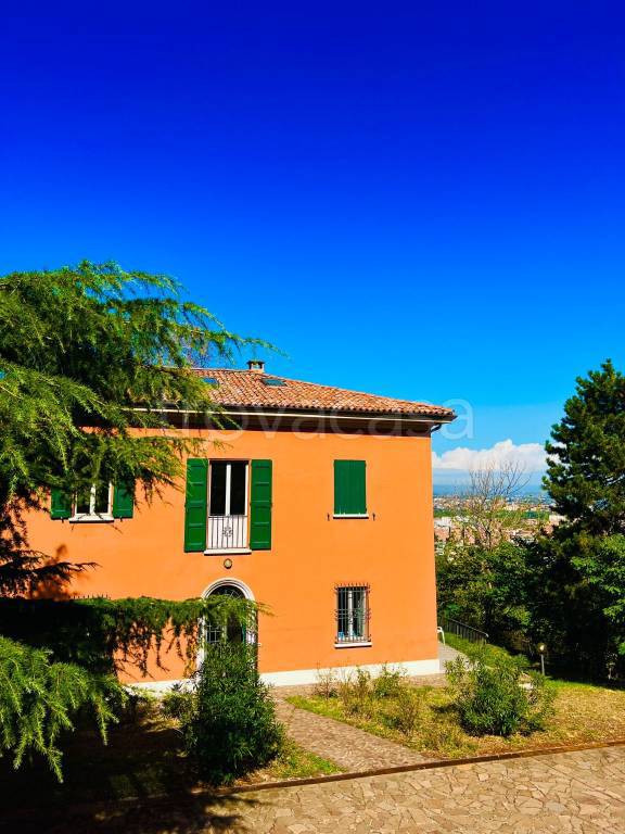 Villa in vendita a Bologna via di San Luca