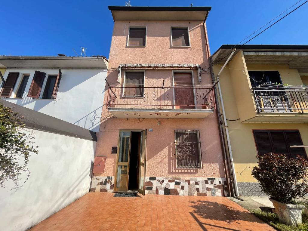 Casa Indipendente in vendita a Pieve Porto Morone via Ricotti, 18