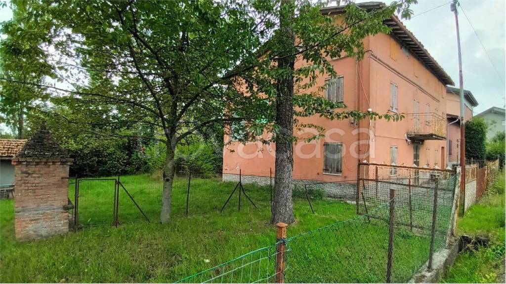Villa in vendita a Pavullo nel Frignano via Giardini Nord, 128