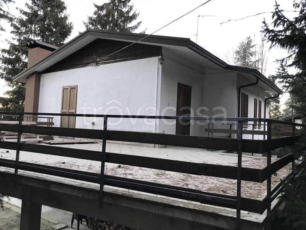 Villa in vendita a Serramazzoni via Giardini Sud, 19