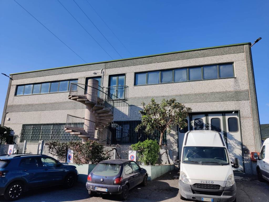 Capannone Industriale in vendita a Guidonia Montecelio via Montenero