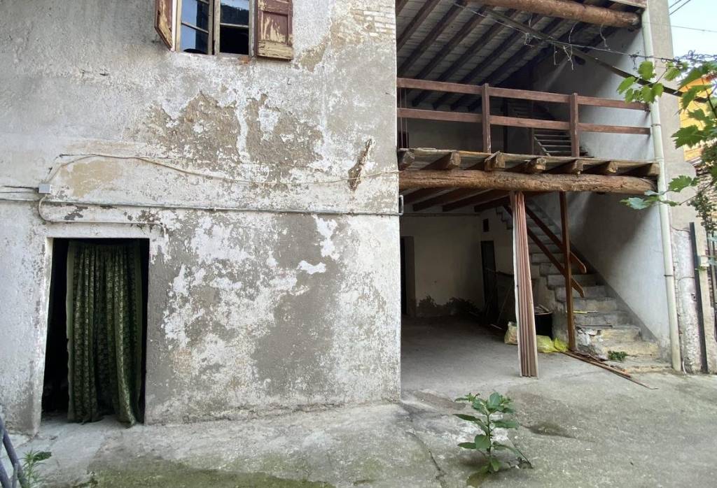 Casa Indipendente in vendita a Pontirolo Nuovo via Luigi Brembati, 19