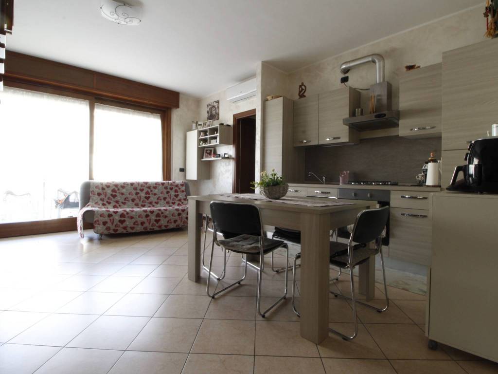 Appartamento in vendita a Cerro Maggiore via Eugenio Curiel, 47