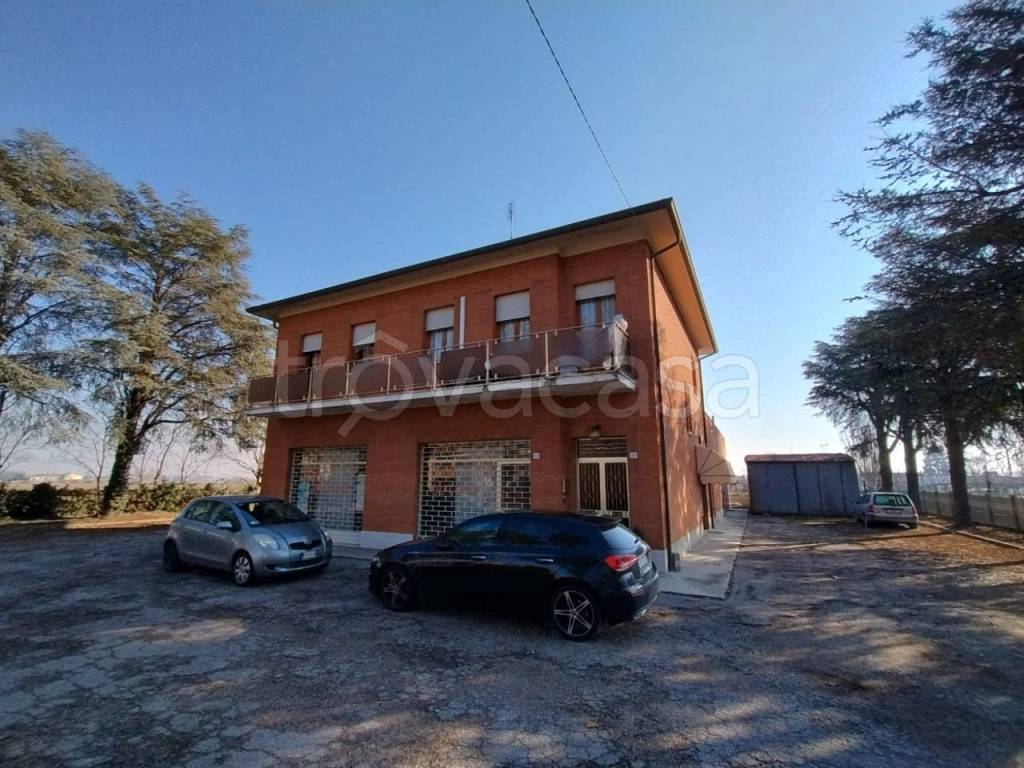 Casa Indipendente in vendita a Ferrara via Catena, 43