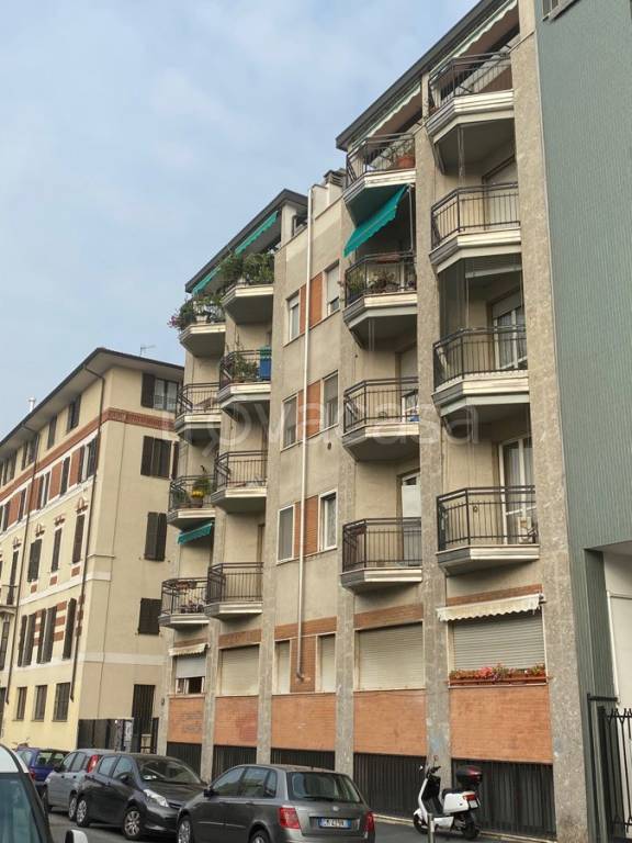 Appartamento in vendita a Milano via Bonaventura Zumbini, 44