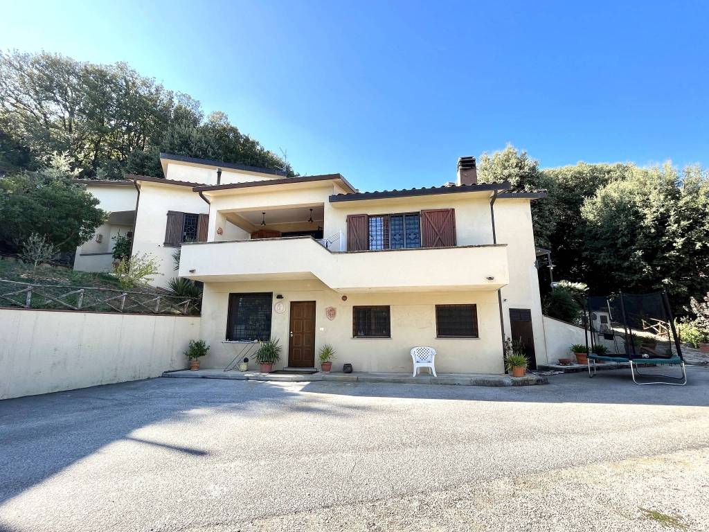 Villa in vendita a Perugia via dei Lecci, 1