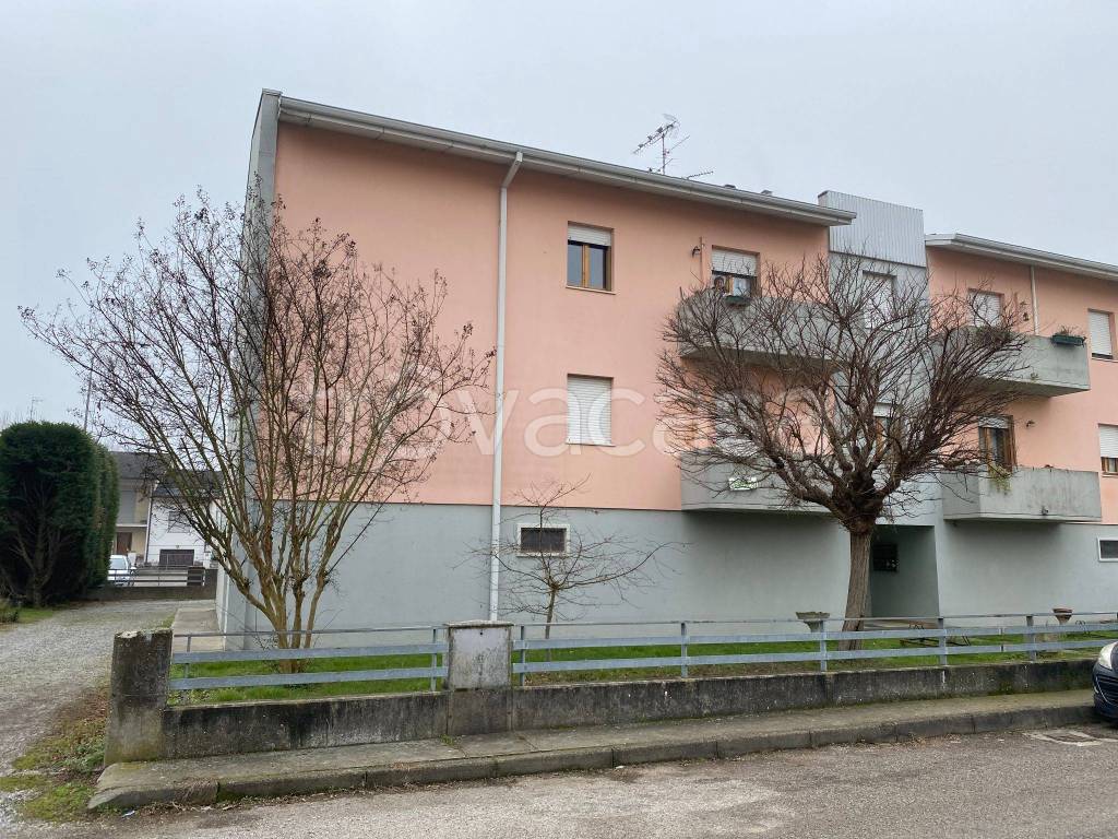Appartamento in in vendita da privato a Finale Emilia via Alessandro Volta, 35