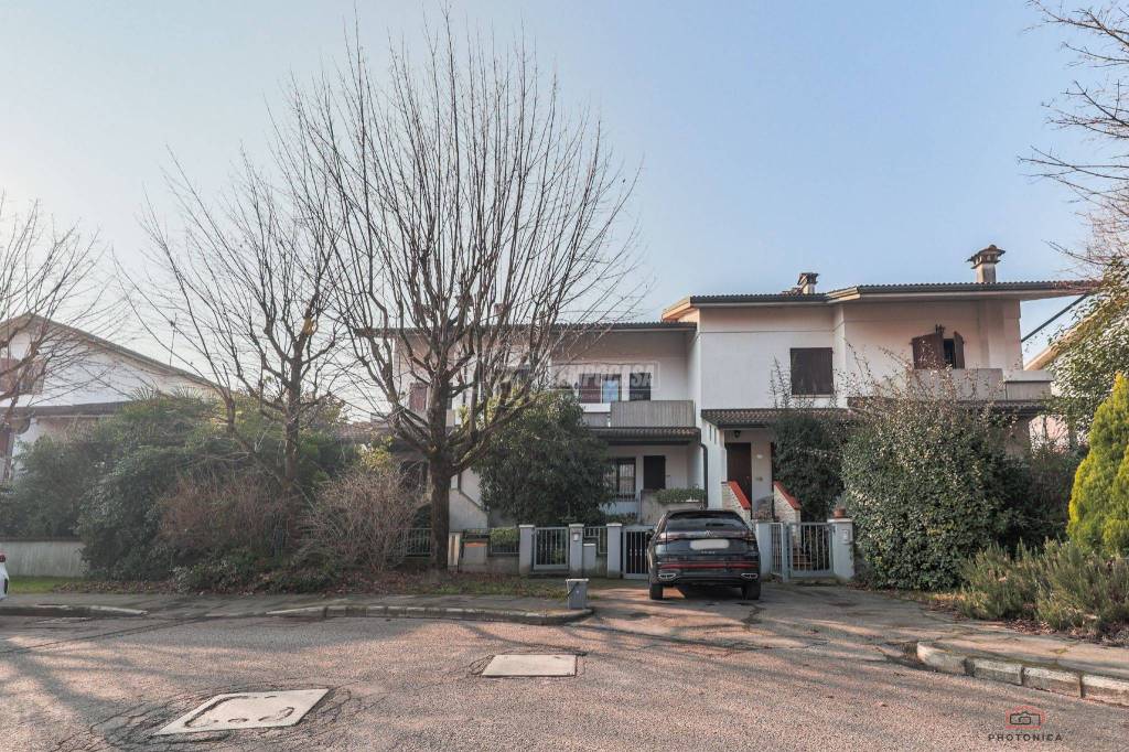 Villa Bifamiliare in vendita a Budrio via Martin Luther King