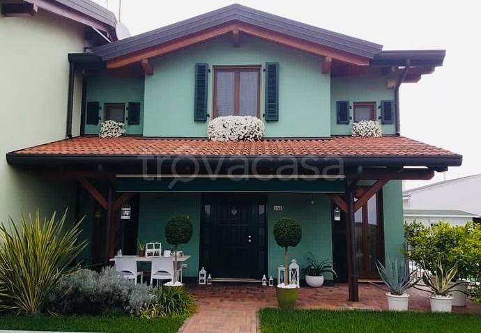Villa Bifamiliare in vendita a Cerea via Carlo Collodi, 13/a