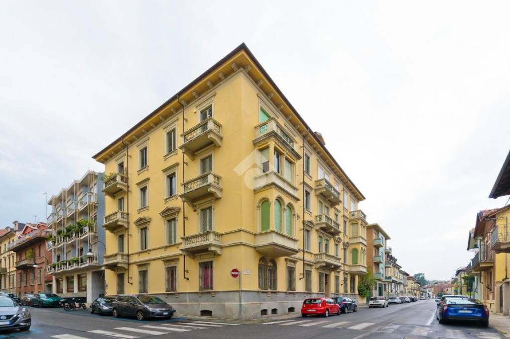 Appartamento in vendita a Torino via Moncalvo, 38