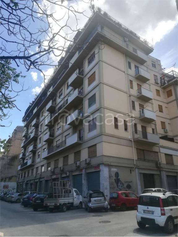 Appartamento in vendita a Palermo via Serradifalco, 58