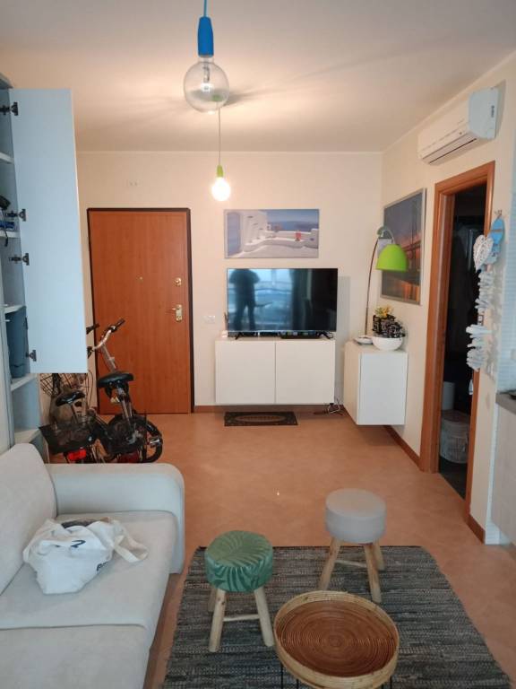Appartamento in vendita a Fiumicino via Atrani, 16