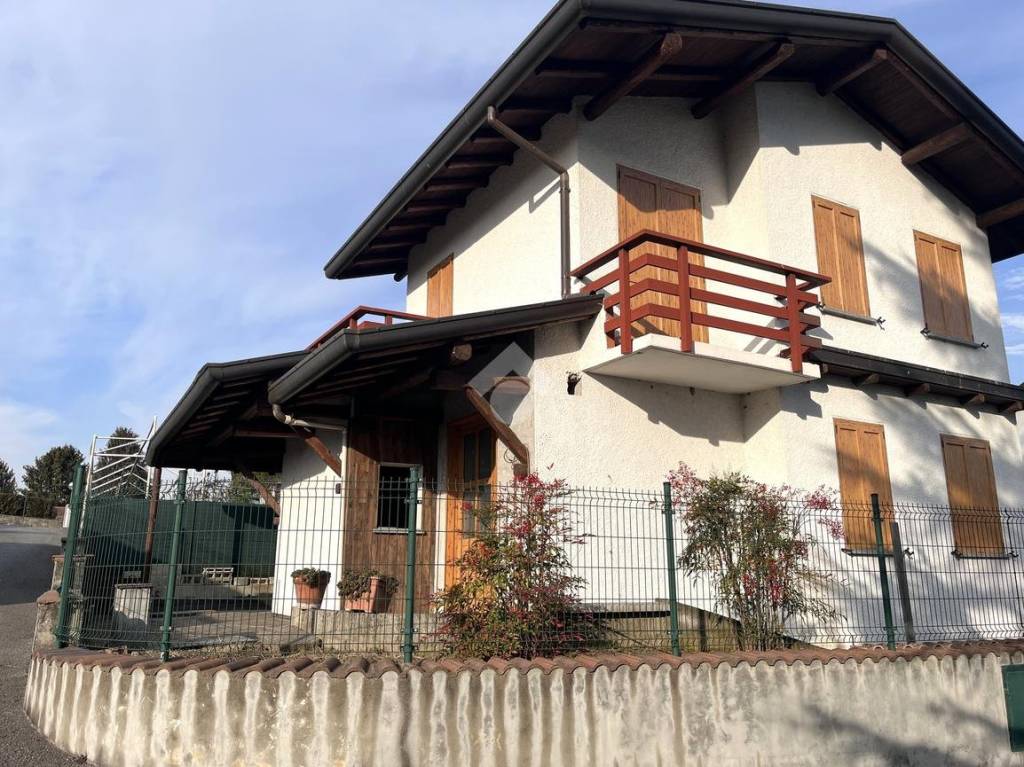 Villa in vendita a Rogeno via alcide de gasperi