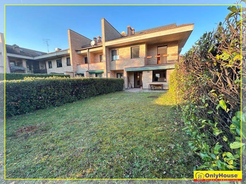 Villa a Schiera in vendita a Bergamo via Gabriele d'Annunzio