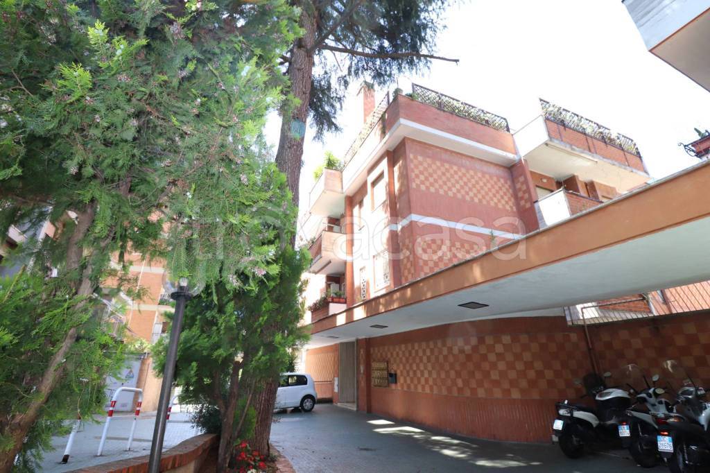 Appartamento in vendita a Roma via della Pineta Sacchetti