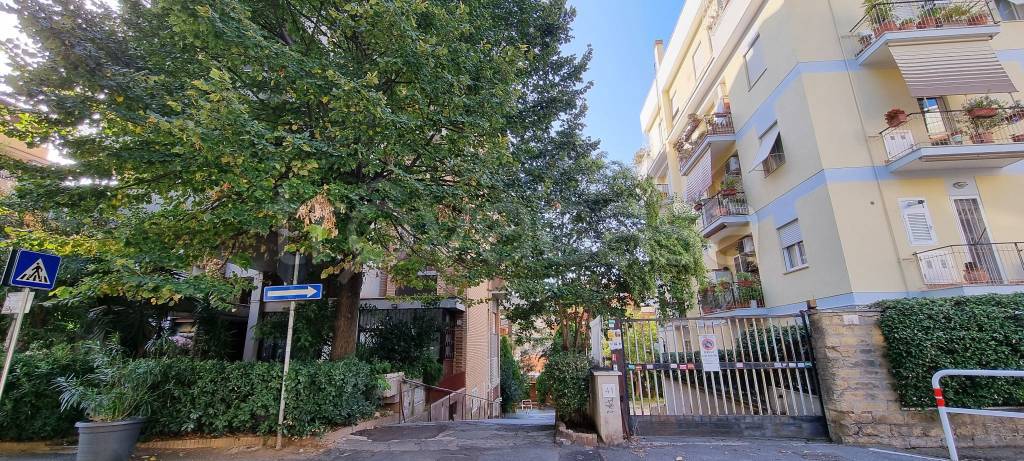 Appartamento in vendita a Roma via Suor Celestina Donati, 41