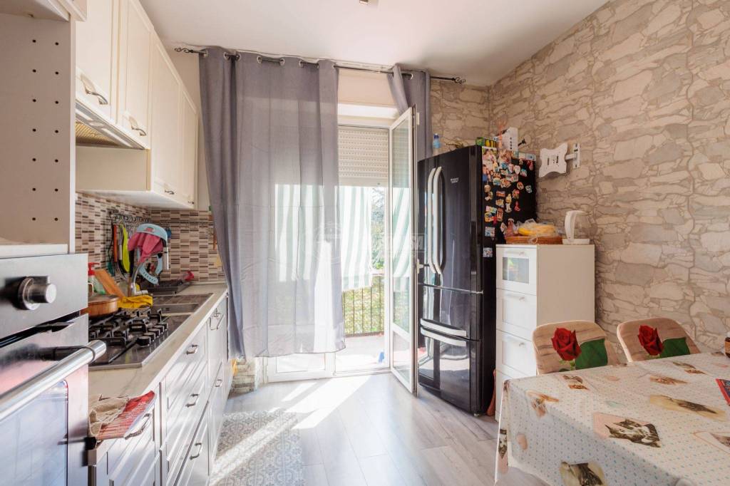 Appartamento in vendita a Parma via Catullo 3